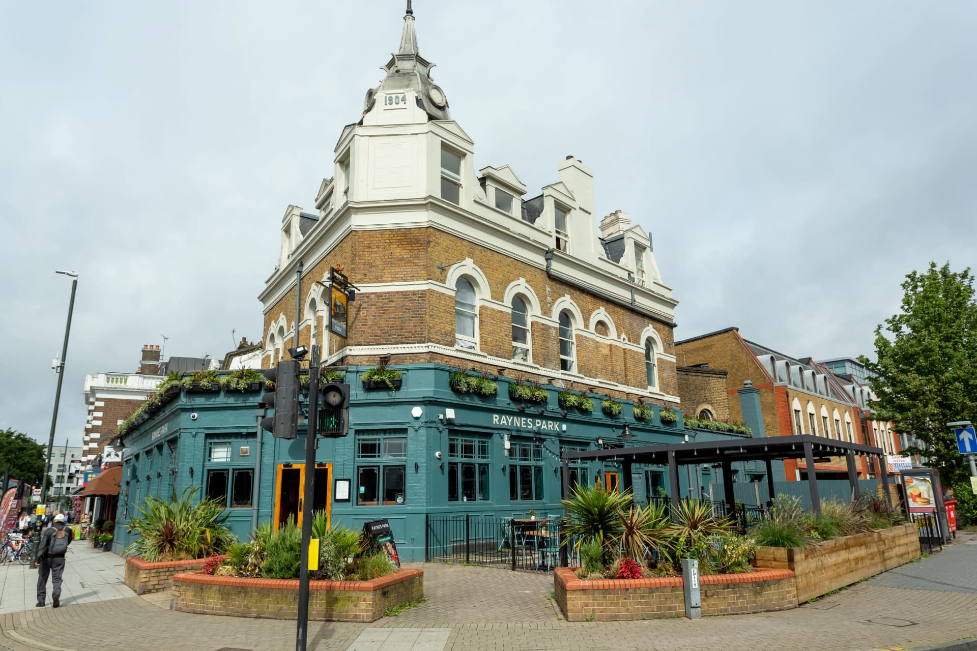 Raynes Park Tavern