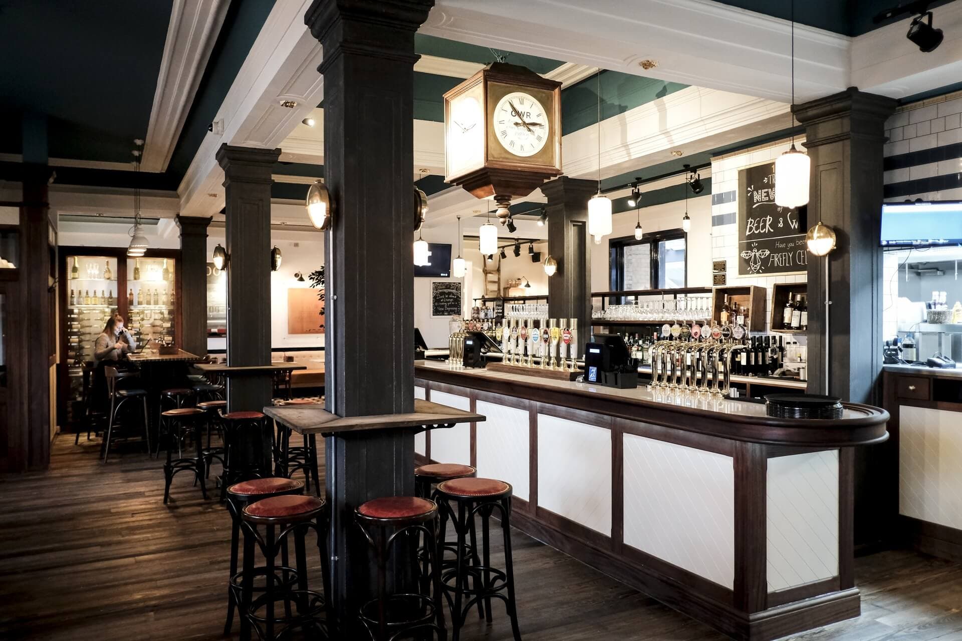 The Three Guineas, Reading Station