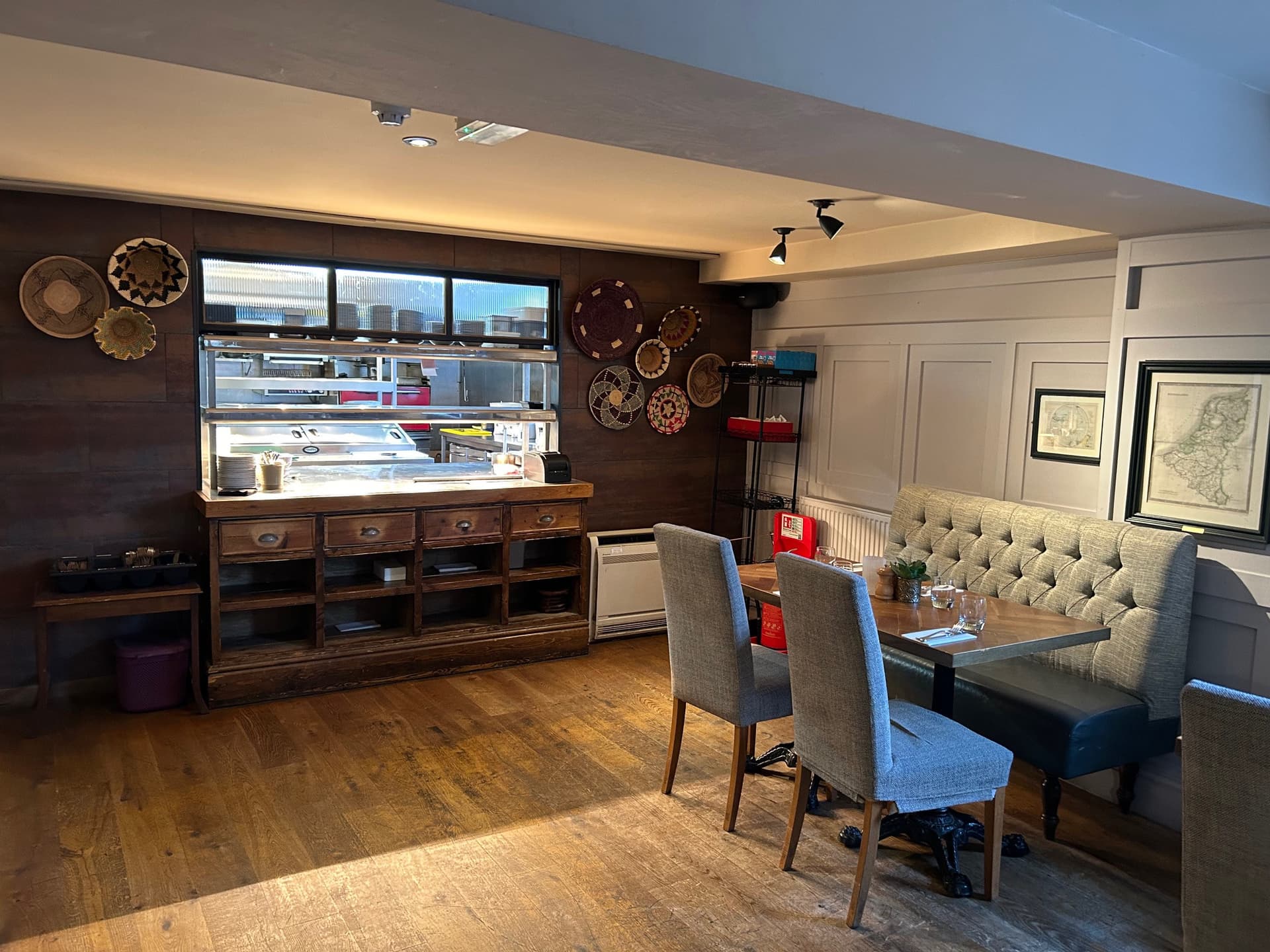 Brunning & Price - The Globe