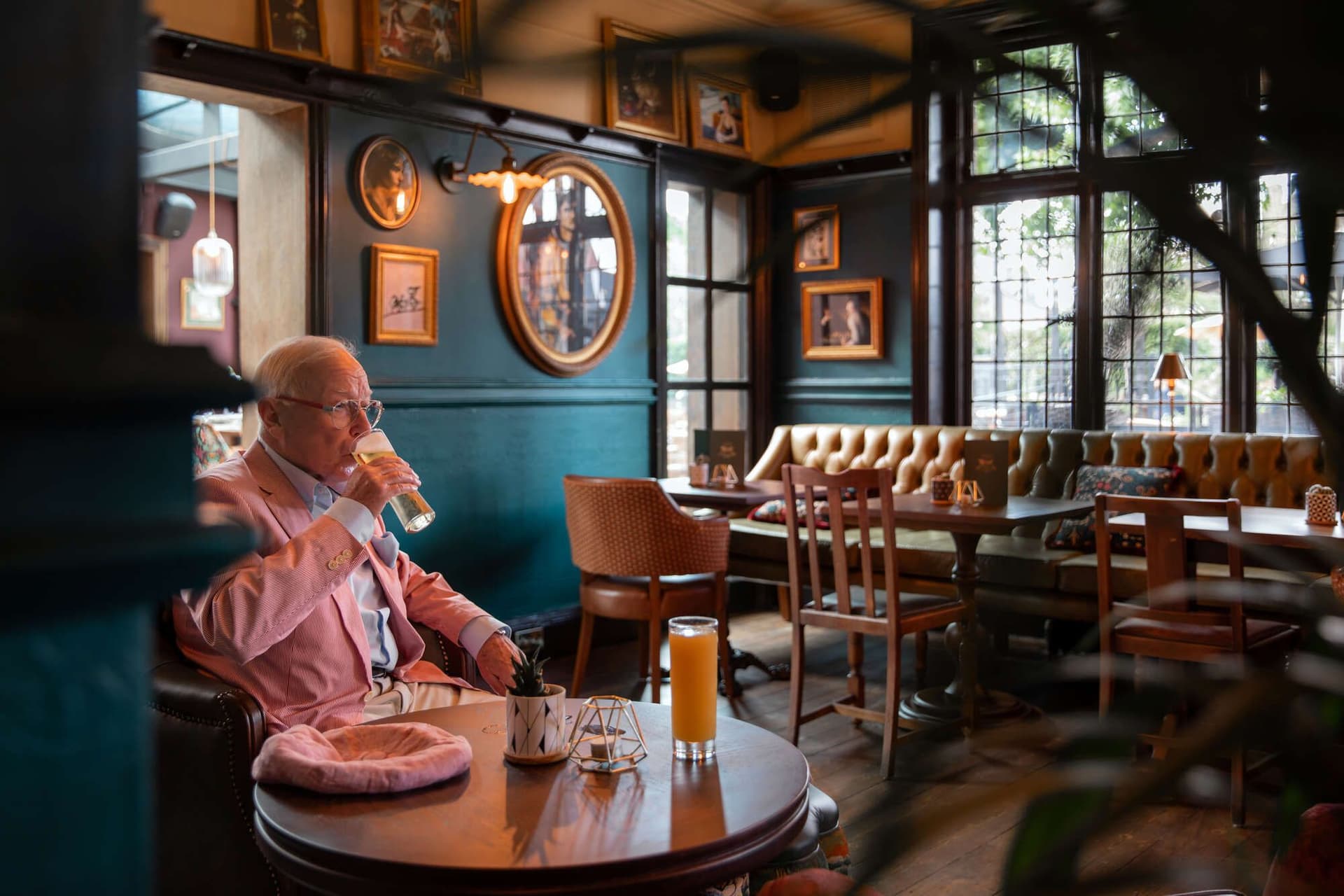 Coach Horses, Isleworth