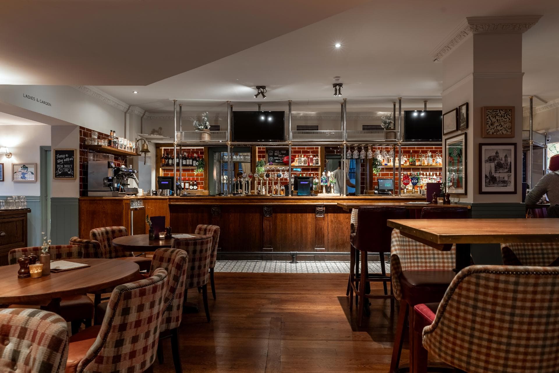 The Drayton Court, Ealing