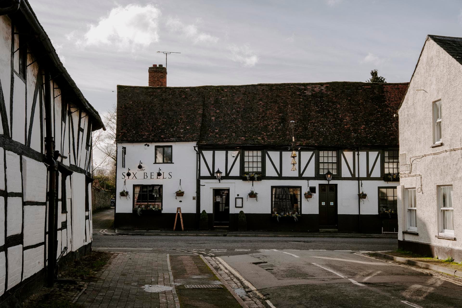 The Six Bells, Thame