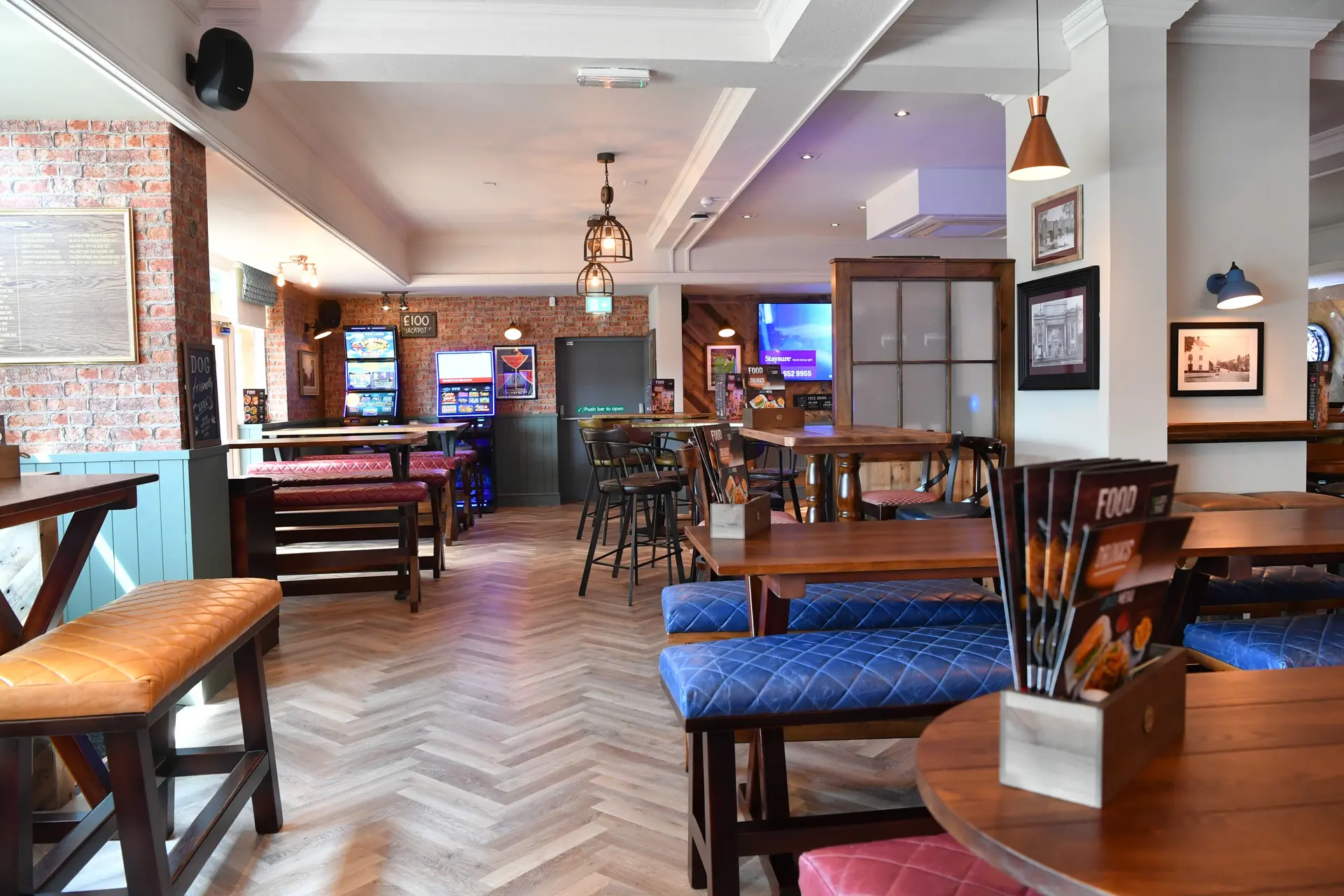 Cat & Fiddle