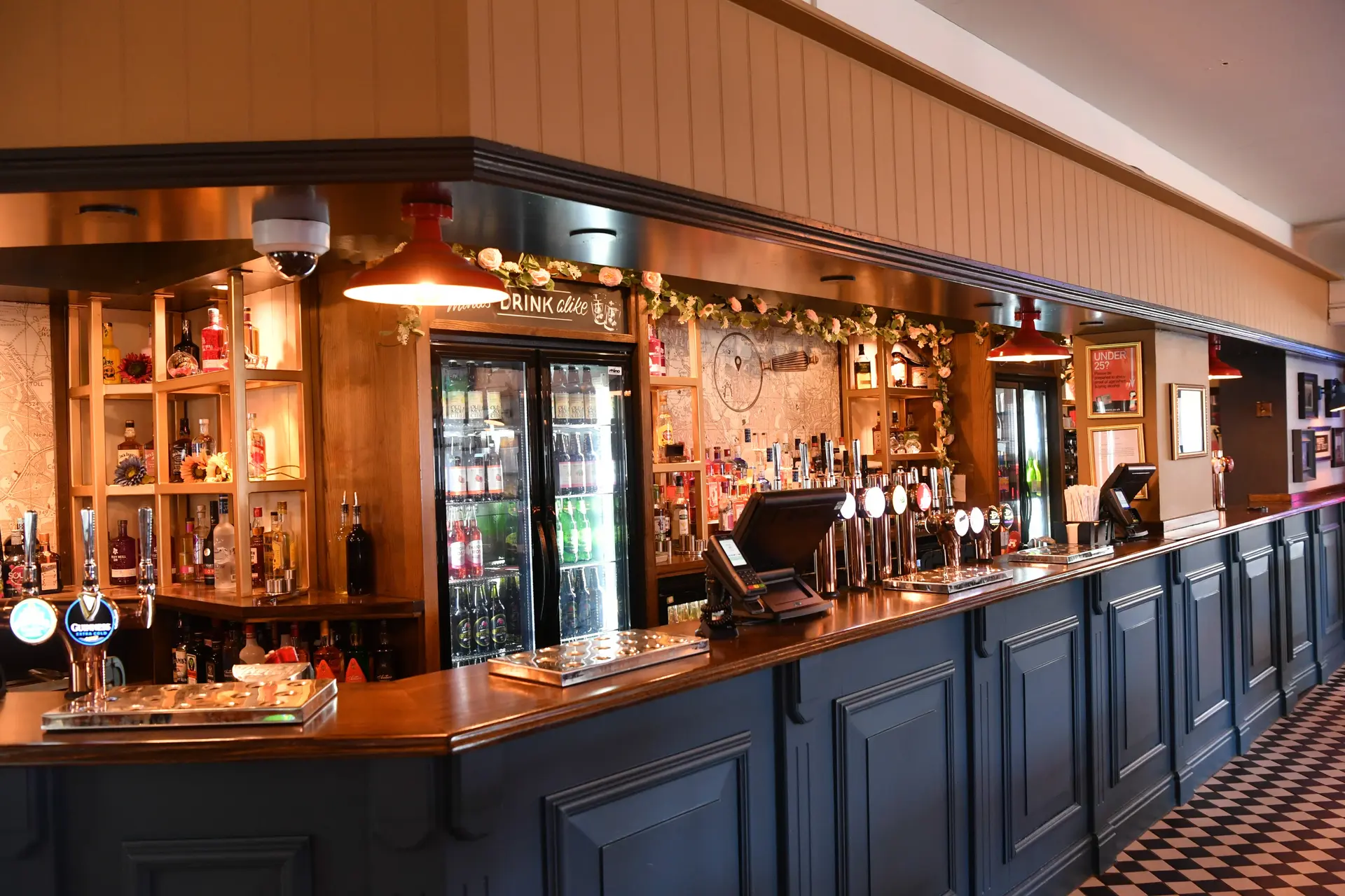 Cat & Fiddle