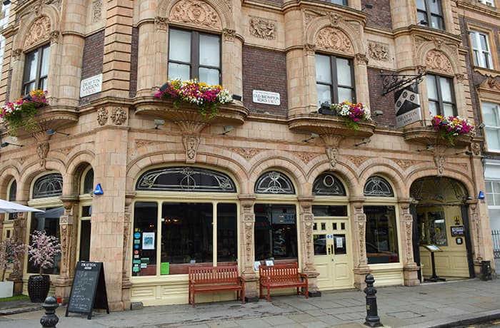 Castle Pubs - The Drayton Arms