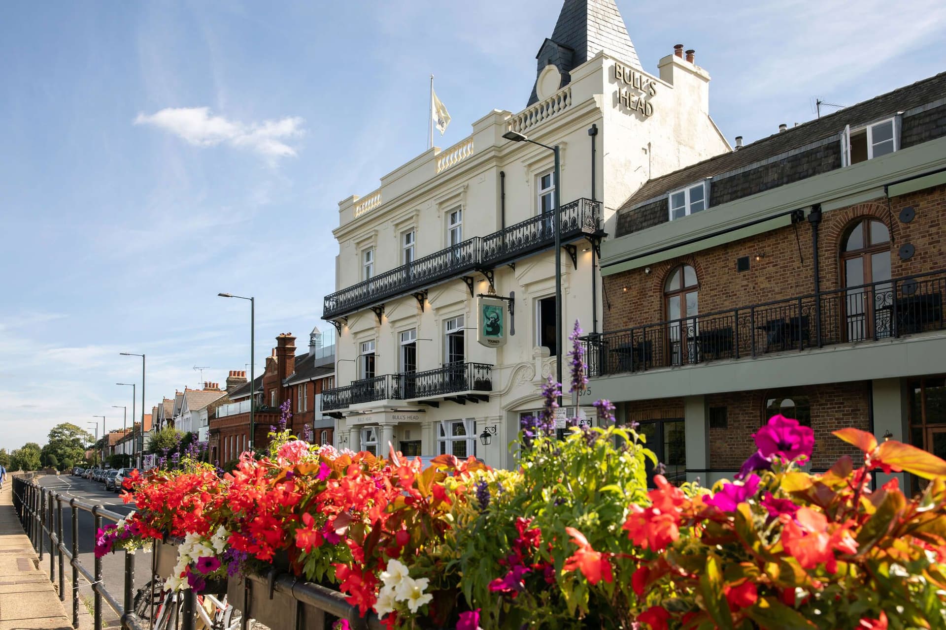 Bulls Head, Barnes
