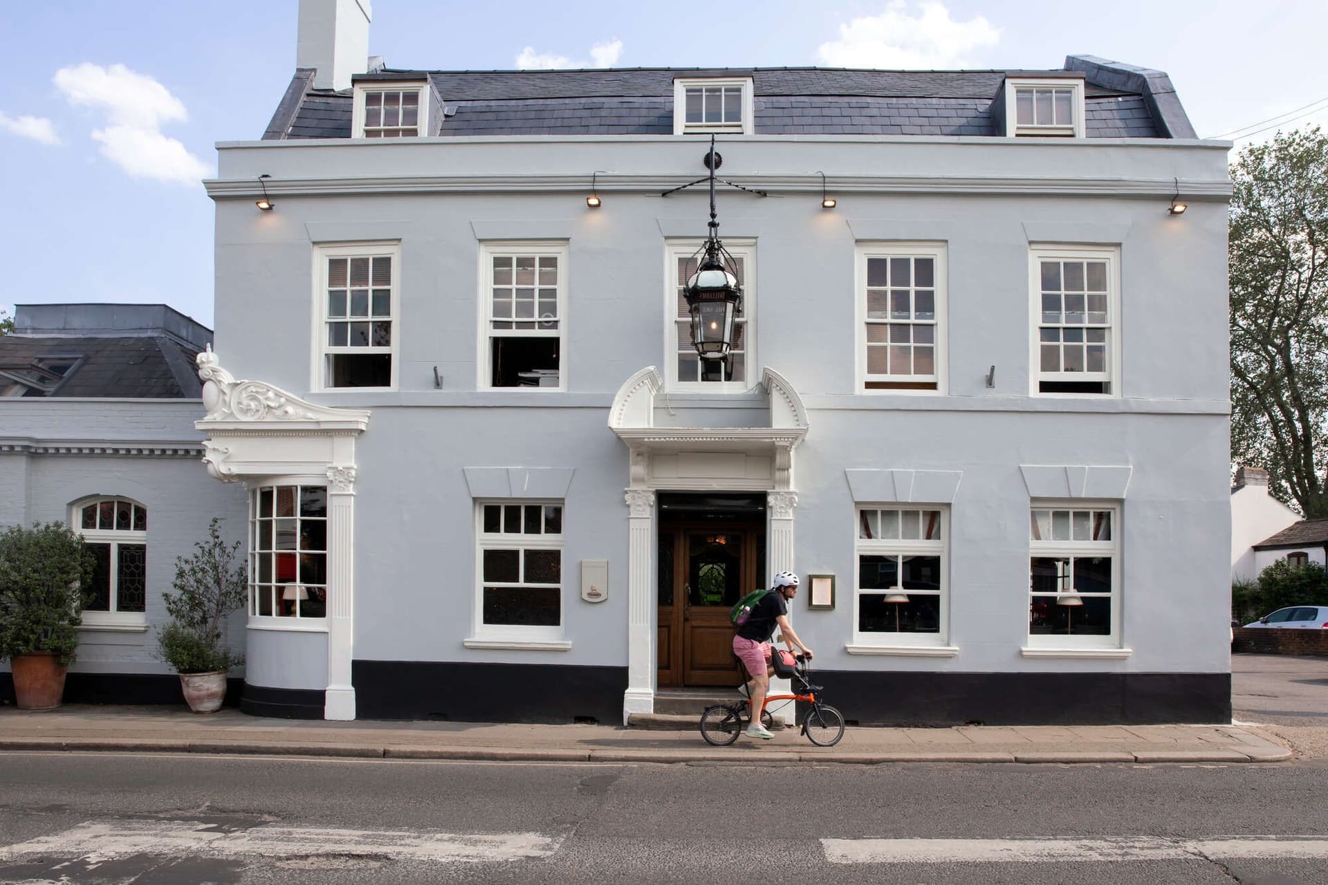 Crown, Twickenham