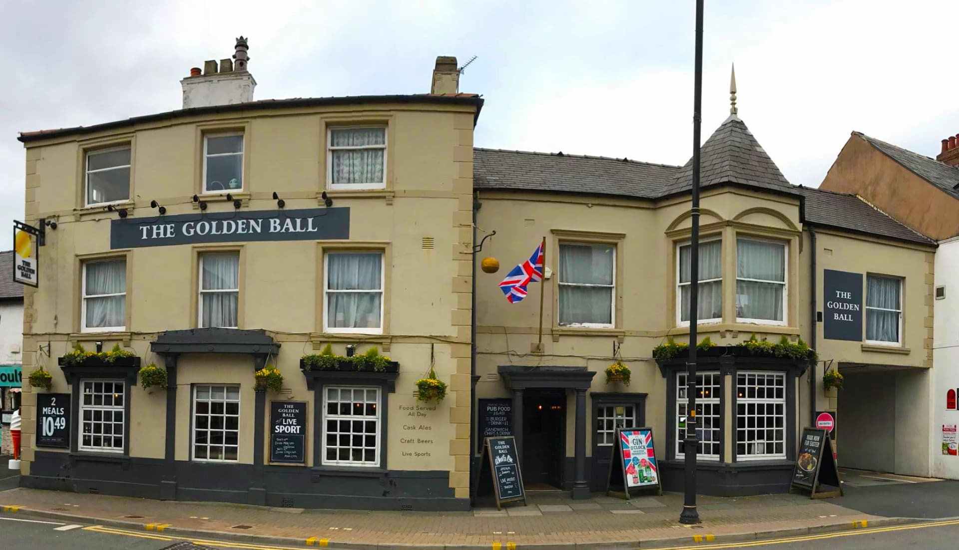 Golden Ball Hotel