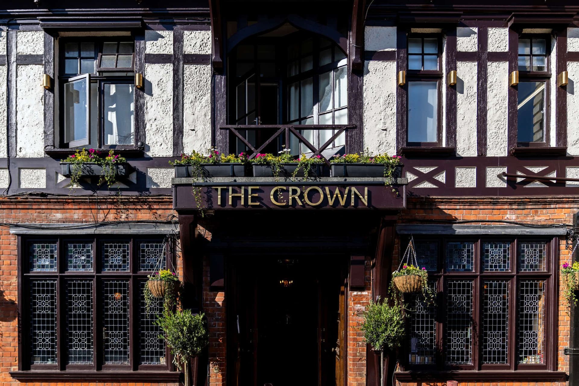 Crown, Chertsey