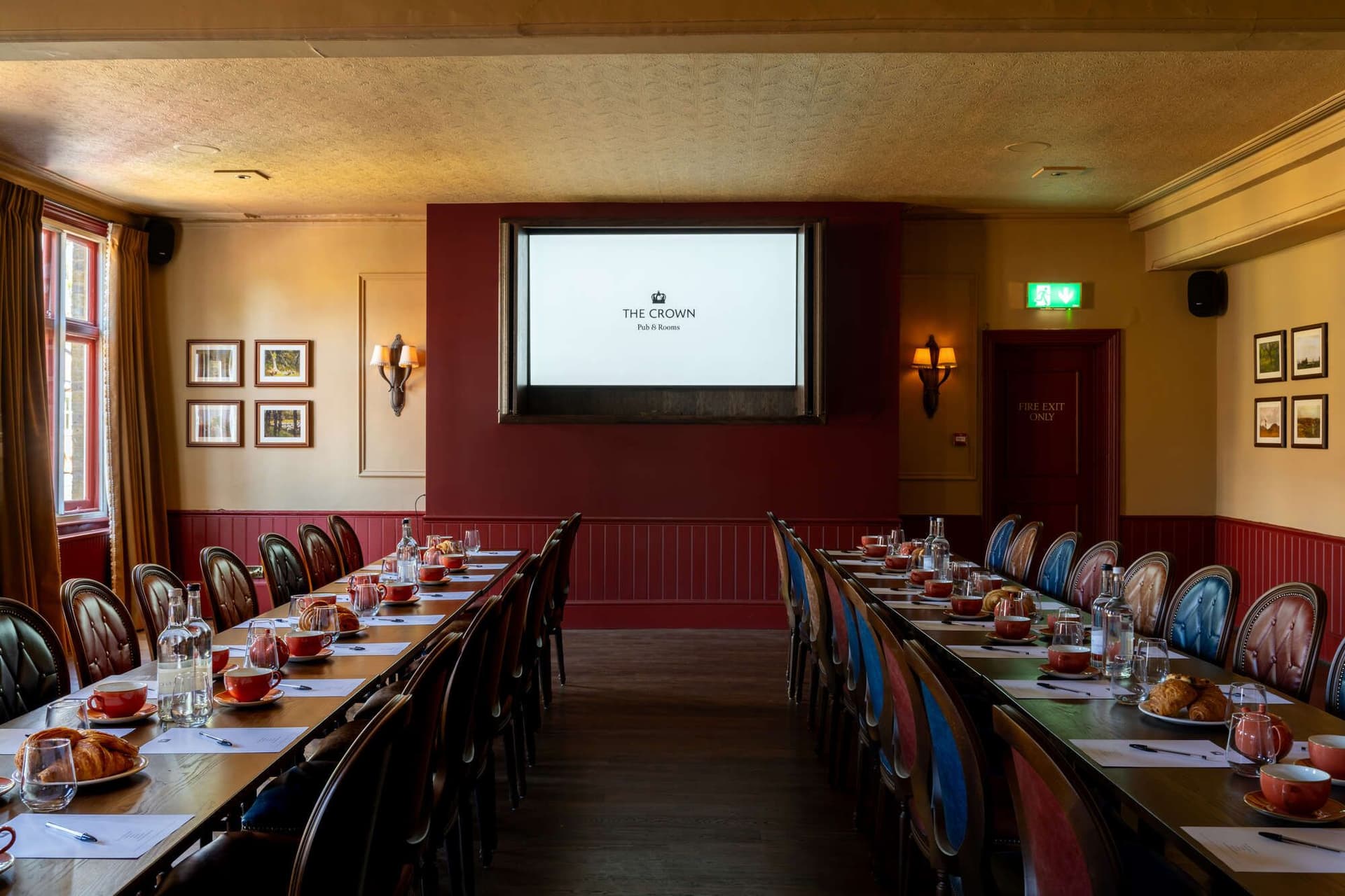 Crown, Chertsey