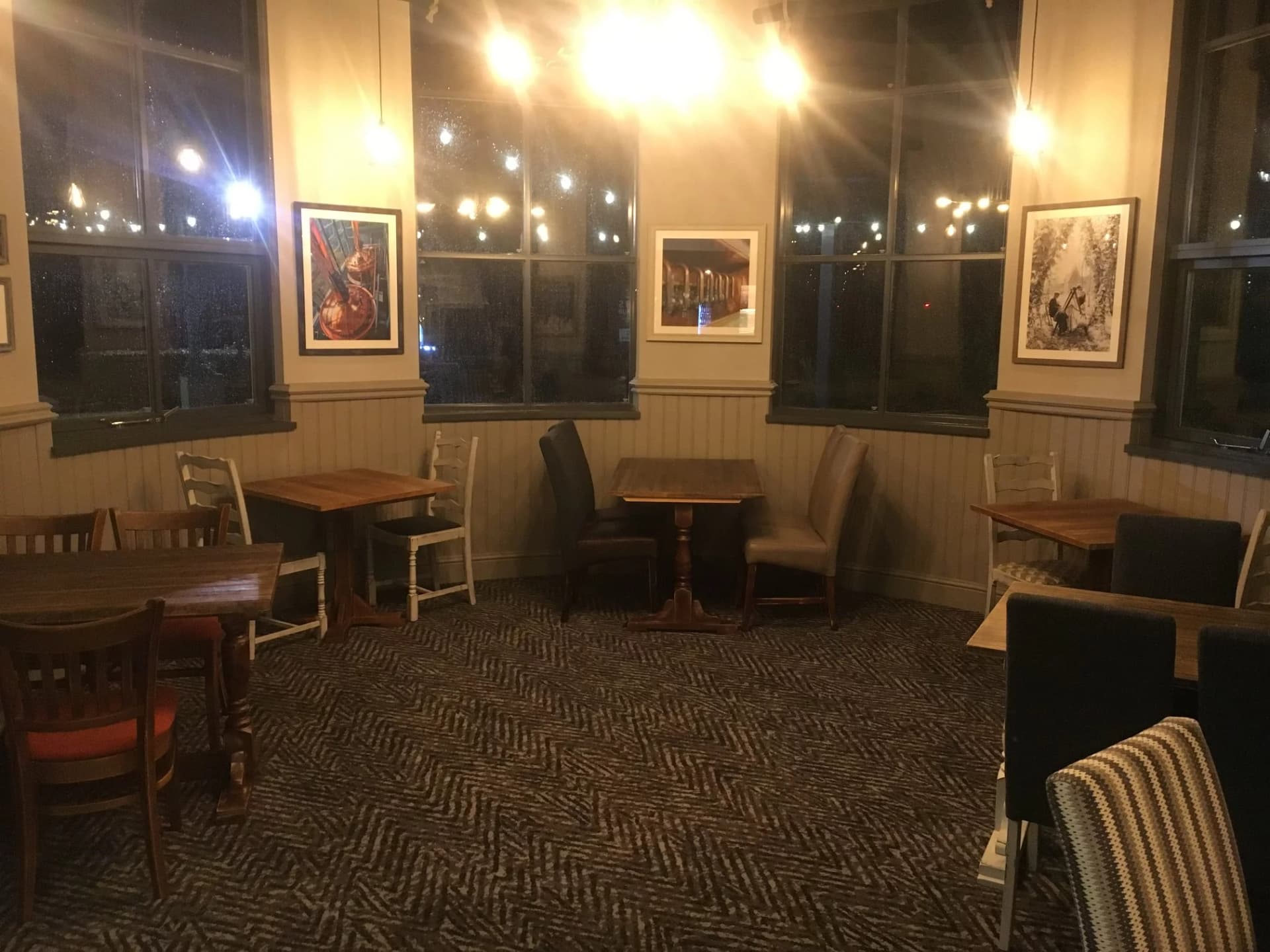 Riverside Inn