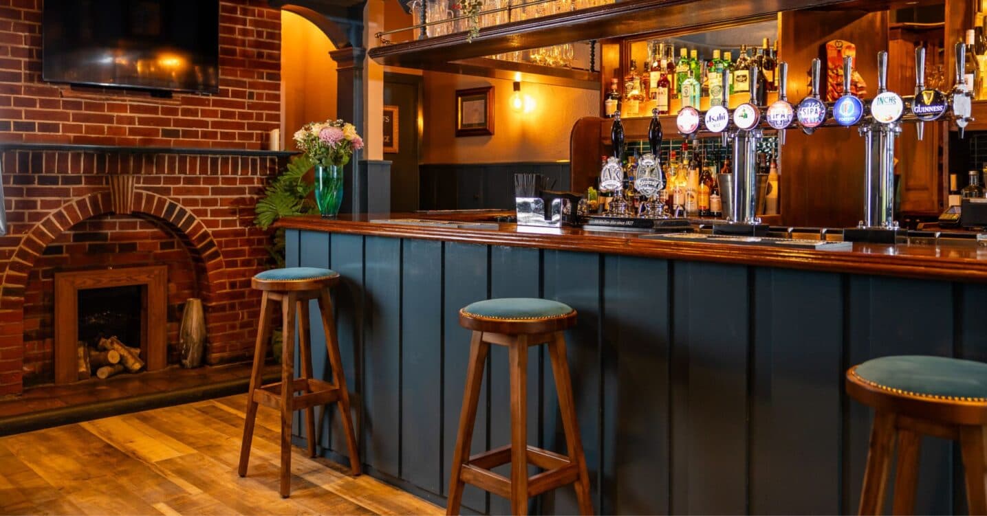 Cricketers, Woodford