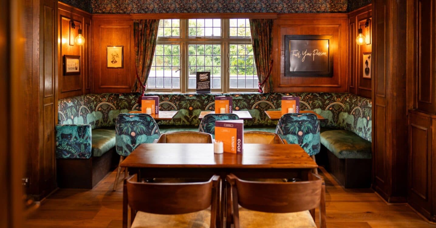 Cricketers, Woodford