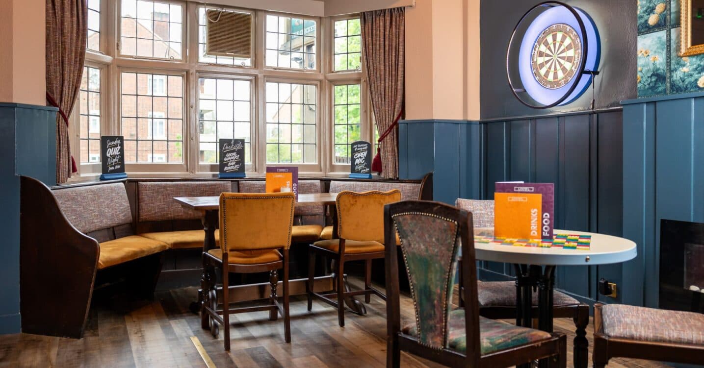 Cricketers, Woodford
