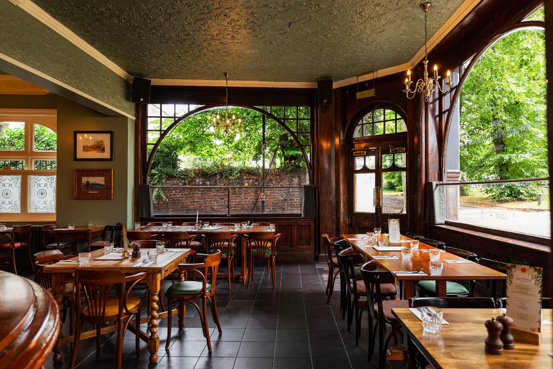 The Great Northern Railway Tavern