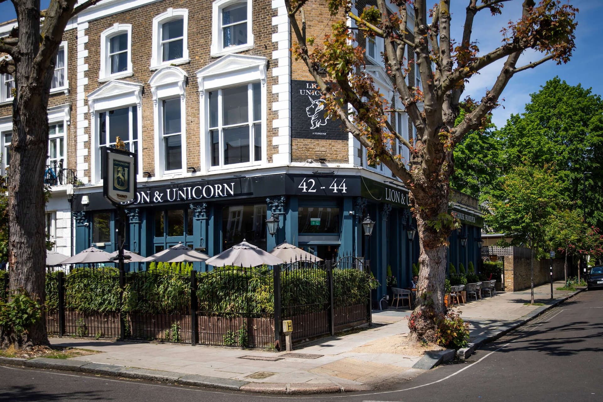 Lion & Unicorn