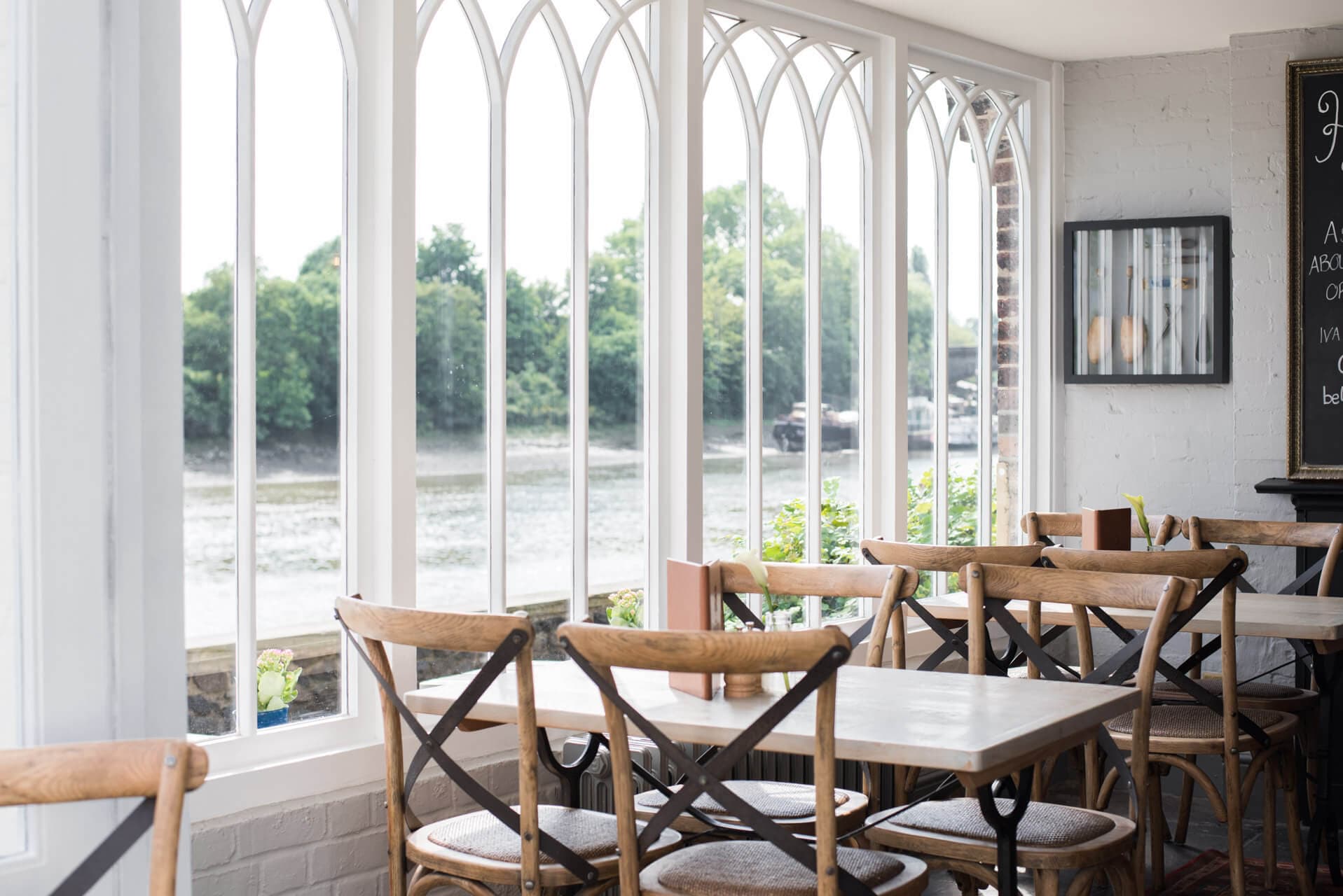 The Bell and Crown, Chiswick