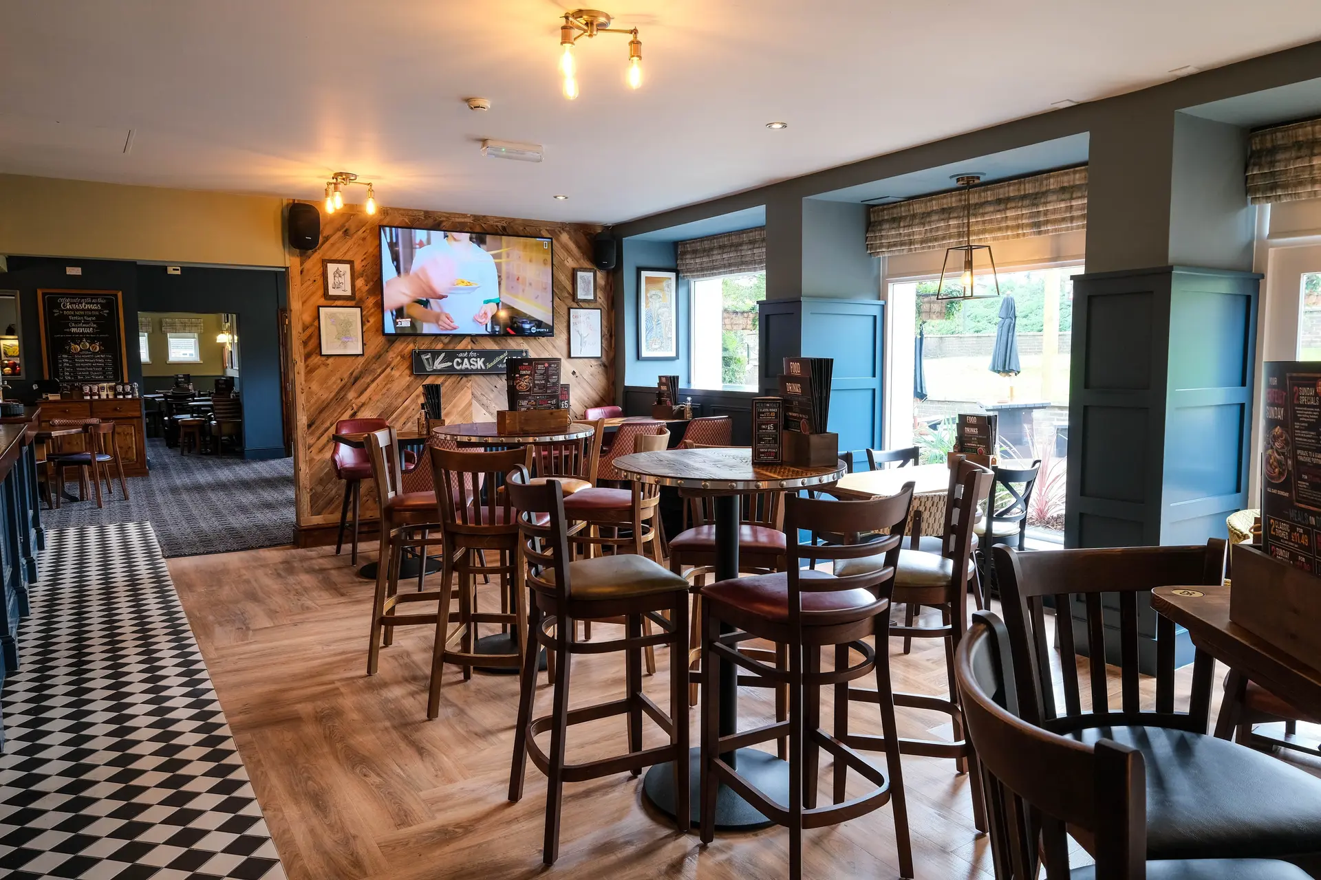 Cat & Fiddle