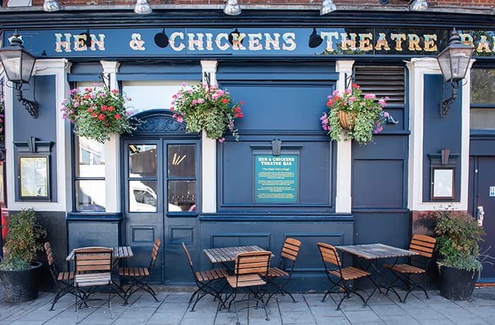 Castle Pubs - The Hen & Chickens Theatre Bar